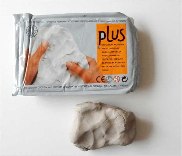 For this project, I used Activa Plus clay. I like this clay because it’s similar and behaves like earthenware ceramics clay, ideal for sgrafitto. This clay is fine, moist, malleable, firm, but not hard.