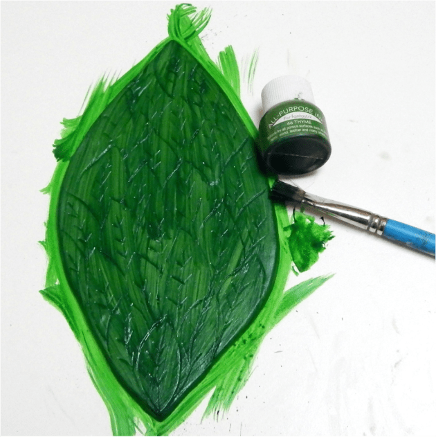 Paint the clay with the Thyme All-Purpose ink