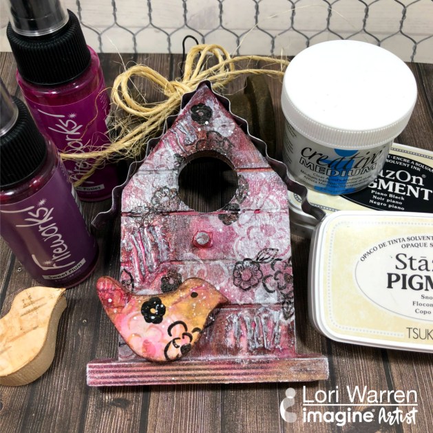  Learn how to mix mediums to create a home décor bird house